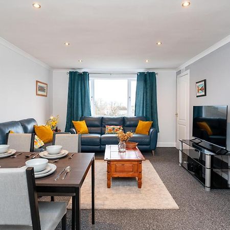 Lovely 3-Bedroom Flat With Free Parking Bridge of Allan Eksteriør bilde