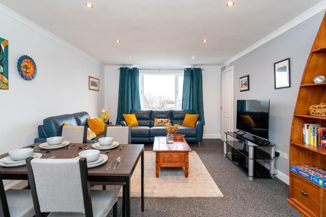 Lovely 3-Bedroom Flat With Free Parking Bridge of Allan Eksteriør bilde