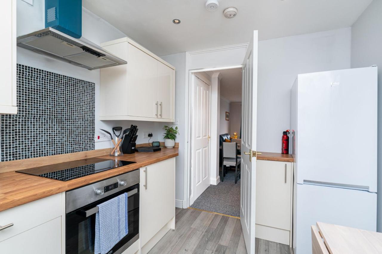 Lovely 3-Bedroom Flat With Free Parking Bridge of Allan Eksteriør bilde