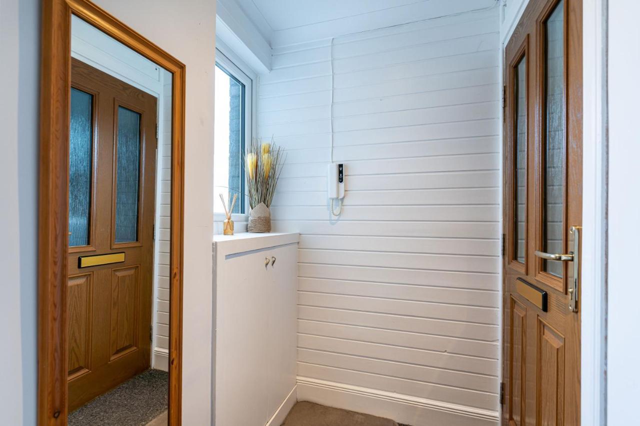 Lovely 3-Bedroom Flat With Free Parking Bridge of Allan Eksteriør bilde