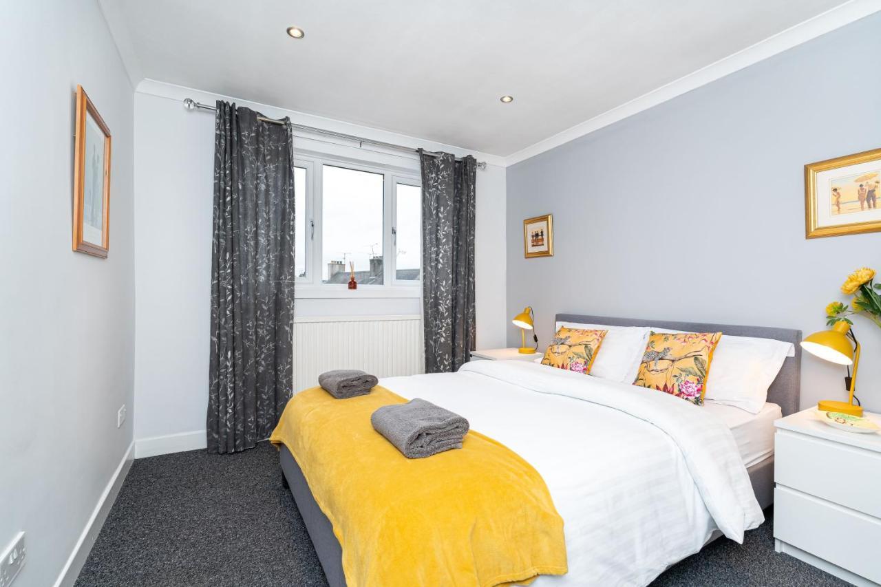 Lovely 3-Bedroom Flat With Free Parking Bridge of Allan Eksteriør bilde