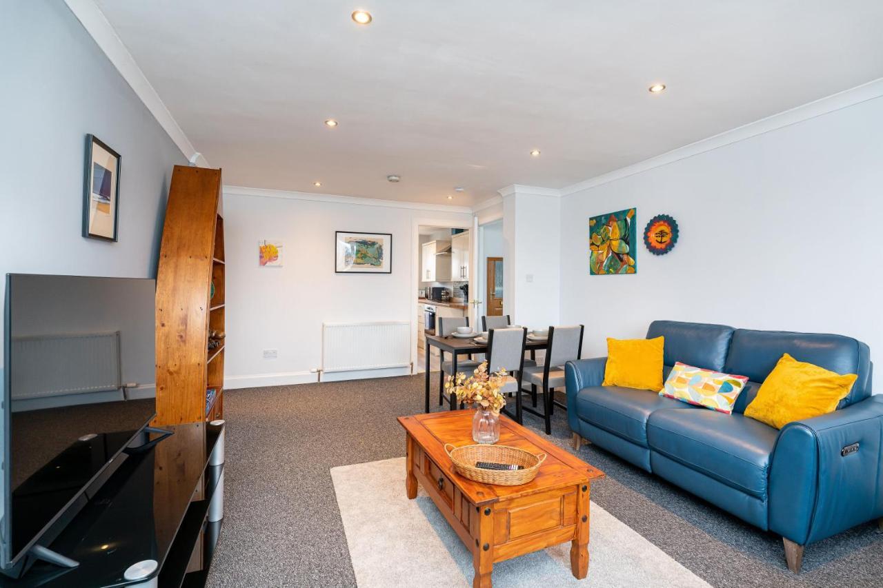 Lovely 3-Bedroom Flat With Free Parking Bridge of Allan Eksteriør bilde